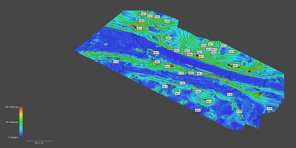 Visualisation des courbes de niveau des berges d'une rivière dans le Vaucluse.